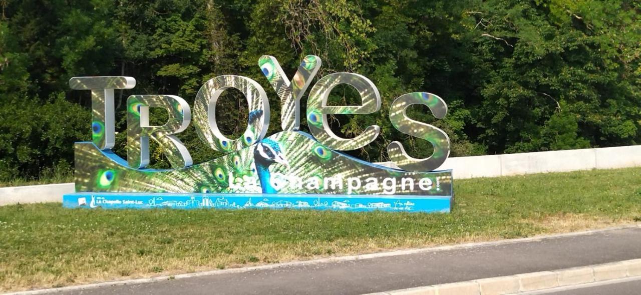 Apartament Chamarel Pont-Sainte-Marie Zewnętrze zdjęcie